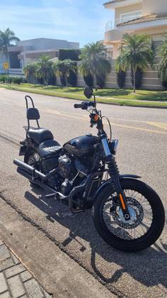 HARLEY-DAVIDSON SOFTAIL STREET BOB 